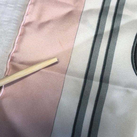 ✨Hermès “Brides de Gala” silk scarf✨ - Picture 11 of 13